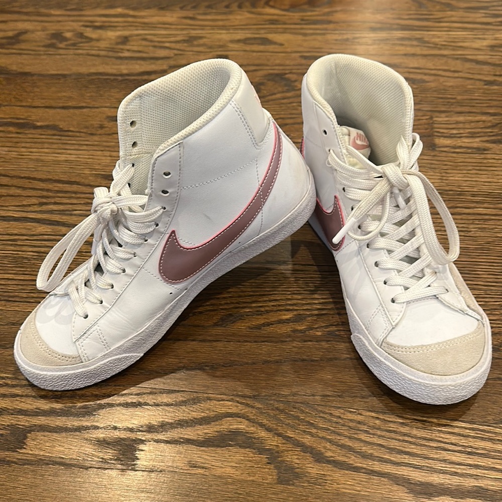 White/Rose Gold Nike Blazer Mid-77 big kid (6)